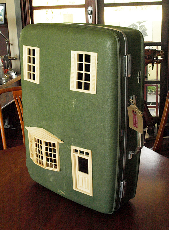 Stop Everything and Check out these Vintage Suitcase Dollhouses