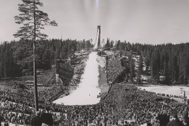 Holmenkollen-fra-slutten-av-1940-aarene