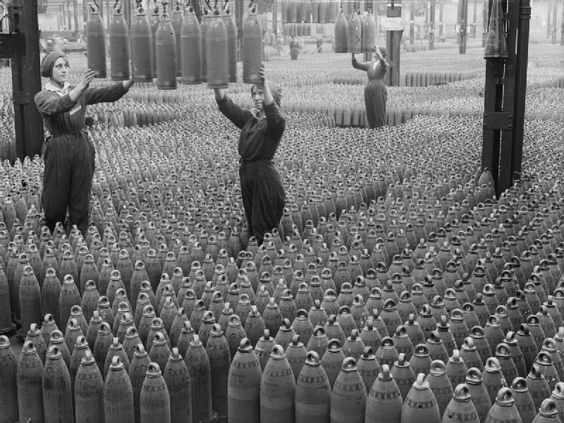 Women_workers_with_shells_in_Chilwell_filling_factory_1917_IWM_Q_30040