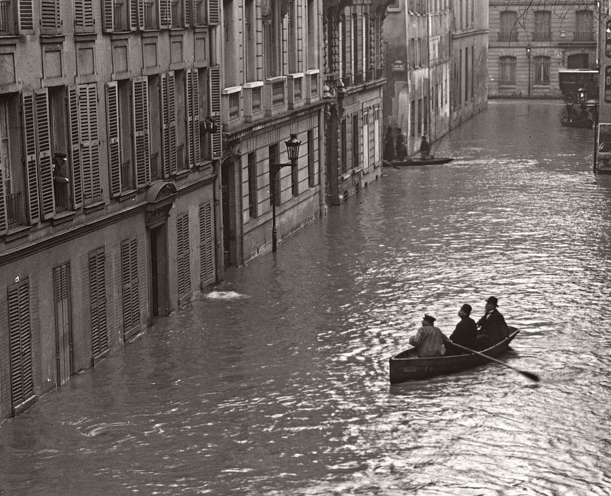paris-underwater-great-flood-1910-05