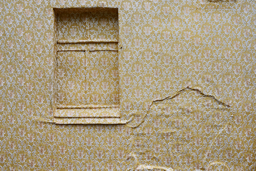 ian-strange-gold-wallpaper-building-poland-designboom-06