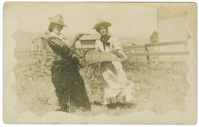 Cowgirls in the early 20th century (2)